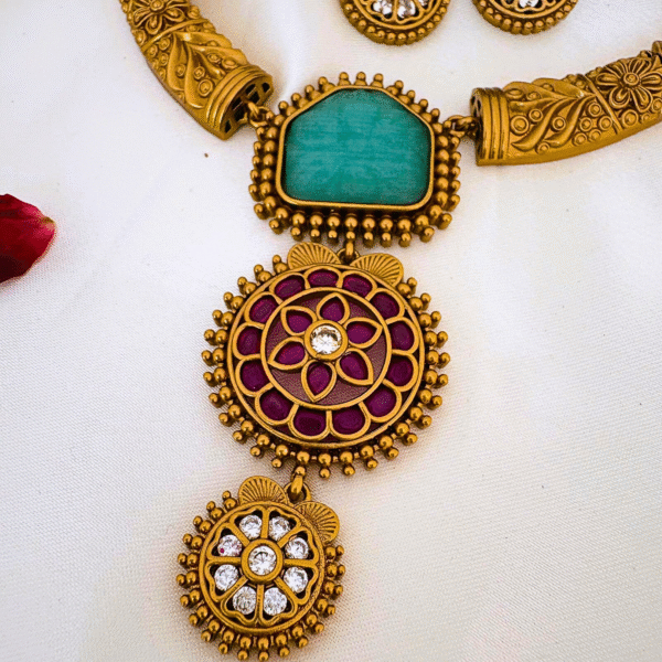 Regal Kundan Kante Set – Mint Green Medallion - Image 4