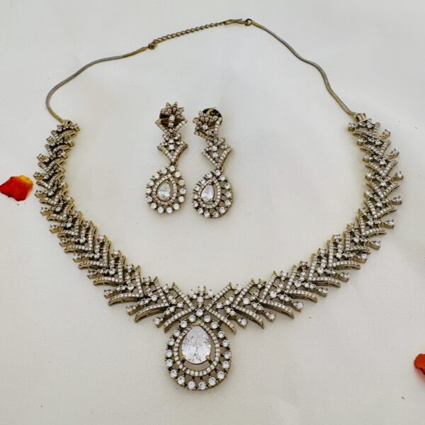 AD Crystal Drop Elegance Necklace Set - Image 4