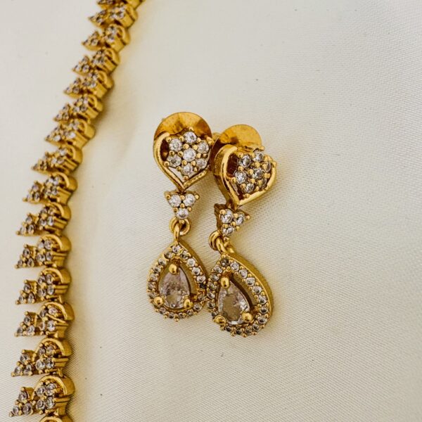 AD Arrow Bloom Pendant Necklace Set - Image 6