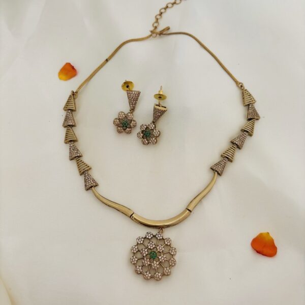 Elegant Floral AD Necklace Set with Green Accents