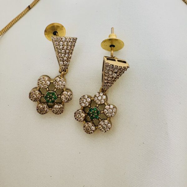 Elegant Floral AD Necklace Set with Green Accents - Image 3