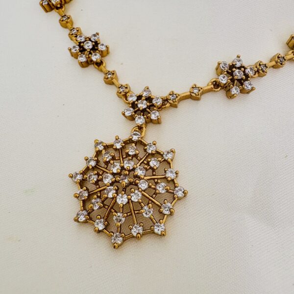 AD Floral Starburst Necklace Set - Image 3