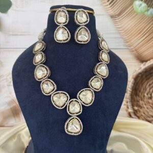 White Kundan Teardrop Necklace Set