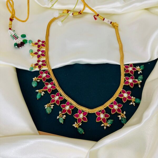 Floral Jadau Necklace - Image 3