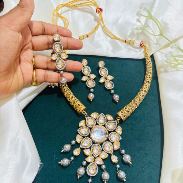 Kundan Kante Style Bridal Set - Image 3