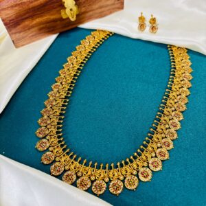 Traditional Bottu Mala Necklace Set with Earrings