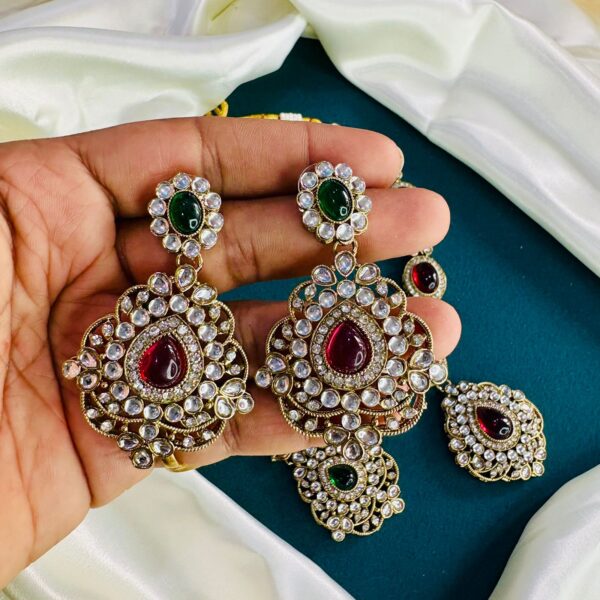 Kundan Elegance Necklace Set with Maang Tika - Image 2