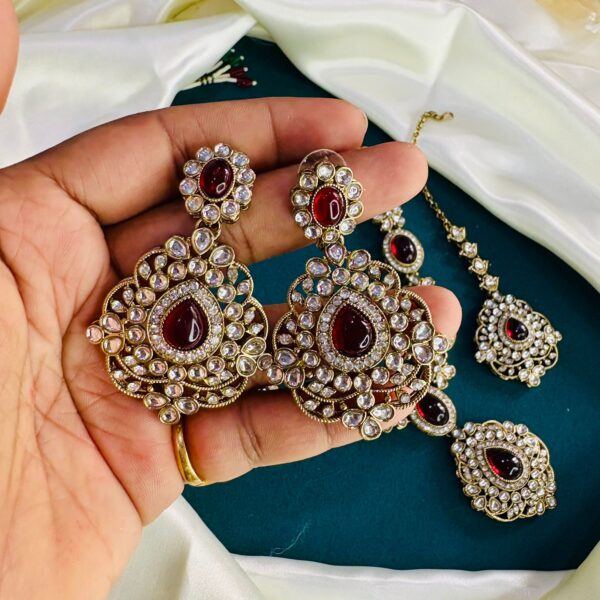 Kundan Elegance Necklace Set with Maang Tika - Image 3