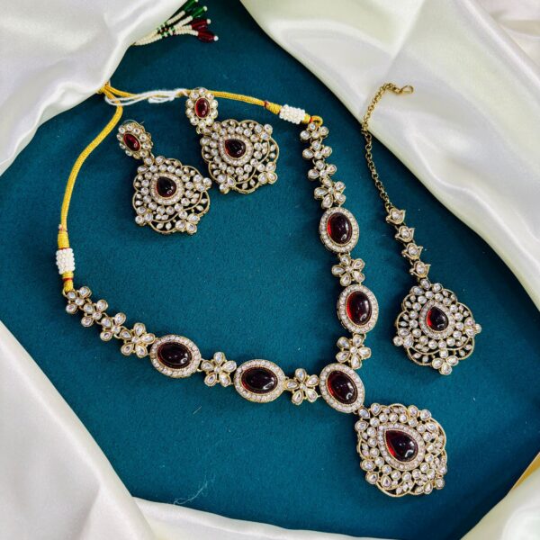 Kundan Elegance Necklace Set with Maang Tika - Image 4