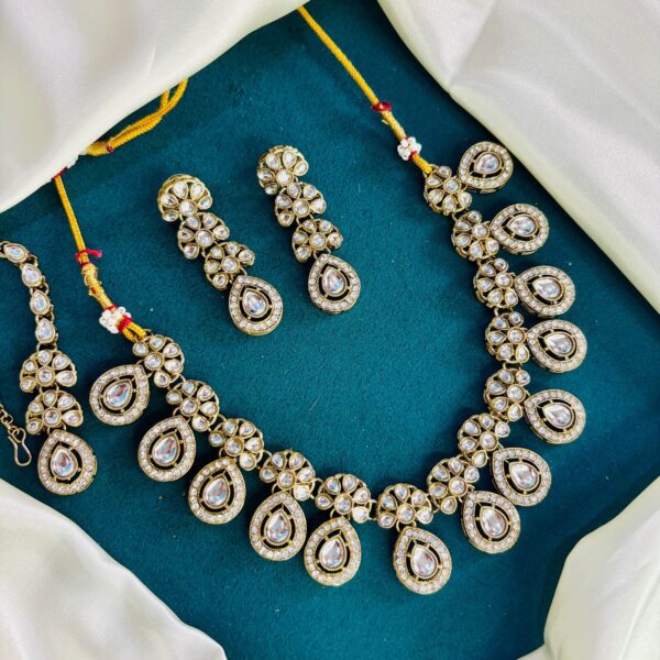 Premium Kundan elegant Set