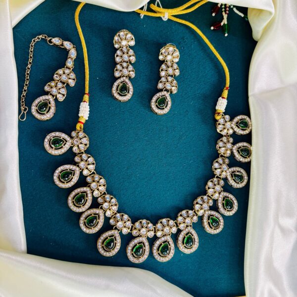 Premium Kundan elegant Set - Image 4