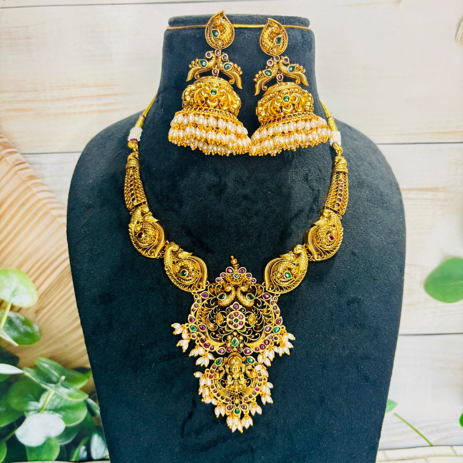 Antique Gold Look Lakshmi Necklace Set - Image 4